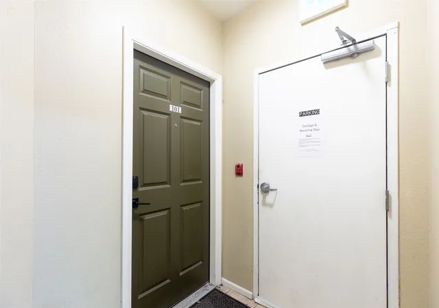 Photo 4 of Condo for sale at 10511 Midvale Ave N #101, Seattle, WA 98133 | MLS# NWM2595783 | Listing updated on 2026-10-21