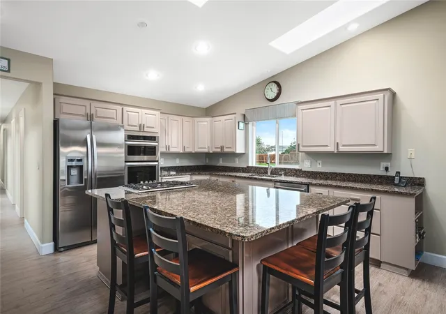 Photo 4 of Single family home for sale at 2006 Cove Pl, Anacortes, WA 98221 | MLS# NWM2595811 | Listing updated on 2026-10-22