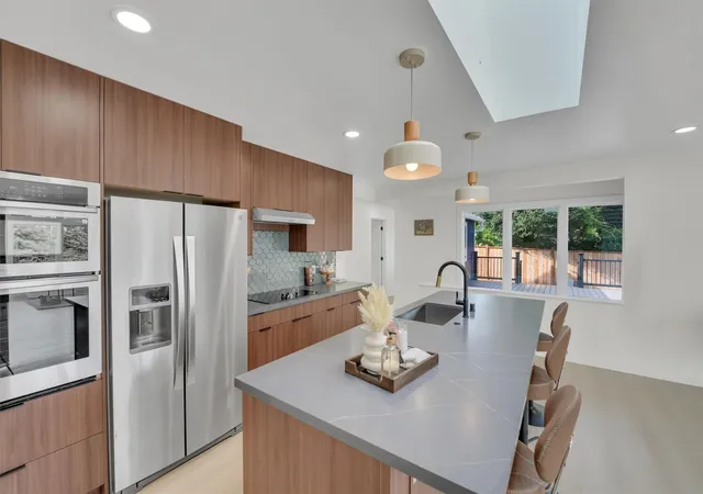 Photo 3 of Single family home for sale at 2559 NE 98th Street, Seattle, WA 98115 | MLS# NWM2595821 | Listing updated on 2026-10-20