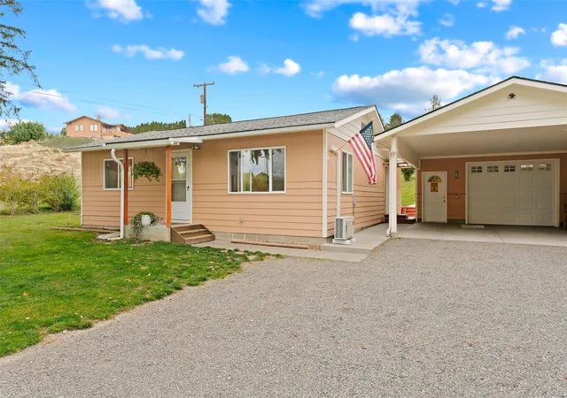 Photo 2 of Single family home for sale at 381 Selah Naches Rd, Selah, WA 98942 | MLS# NWM2595831 | Listing updated on 2026-10-20