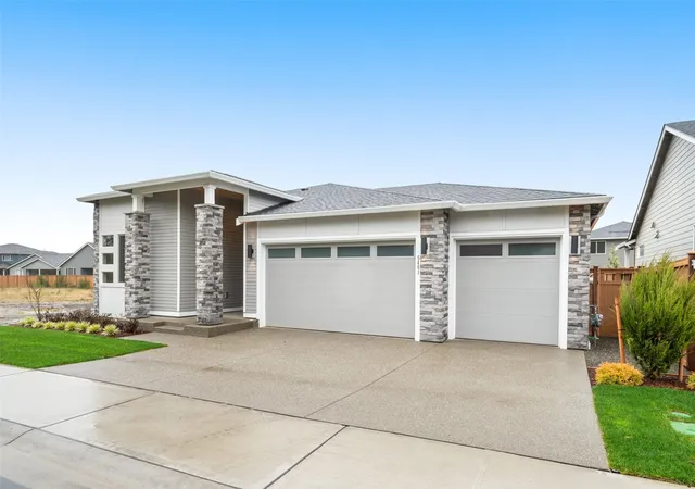 Photo 2 of Single family home for sale at 5131 Moorland Rd Sw, Port Orchard, WA 98367 | MLS# NWM2595846 | Listing updated on 2026-10-19