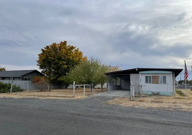 Single family home for sale at 191 Ephrata Ave NW, Soap Lake, WA 98851 | MLS# NWM2595854