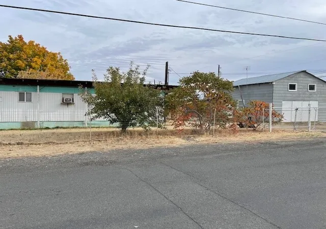 Photo 2 of Single family home for sale at 191 Ephrata Ave NW, Soap Lake, WA 98851 | MLS# NWM2595854 | Listing updated on 2026-10-21