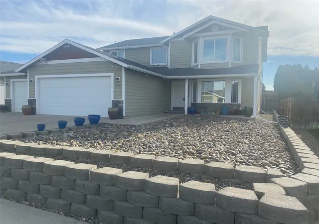 Photo 1 of Single family home for sale at 515 Baker St, Moxee, WA 98936 | MLS# NWM2595855 | Listing updated on 2026-10-19
