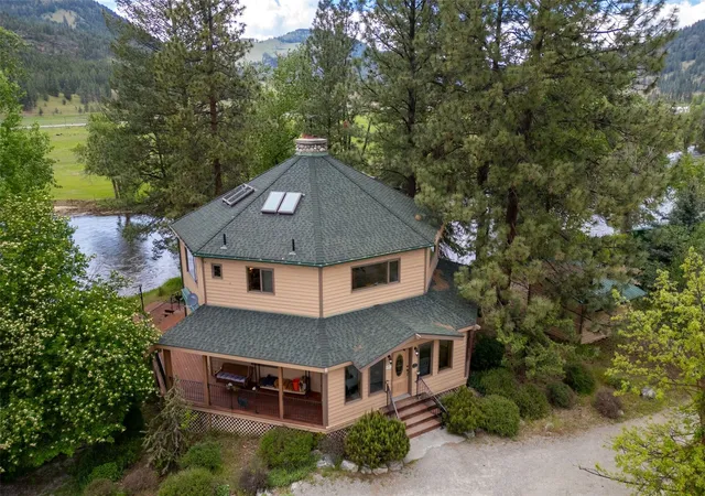 Photo 1 of Single family home for sale at 21 Louie Crk Dr, Curlew, WA 99118 | MLS# NWM2595871 | Listing updated on 2026-10-19