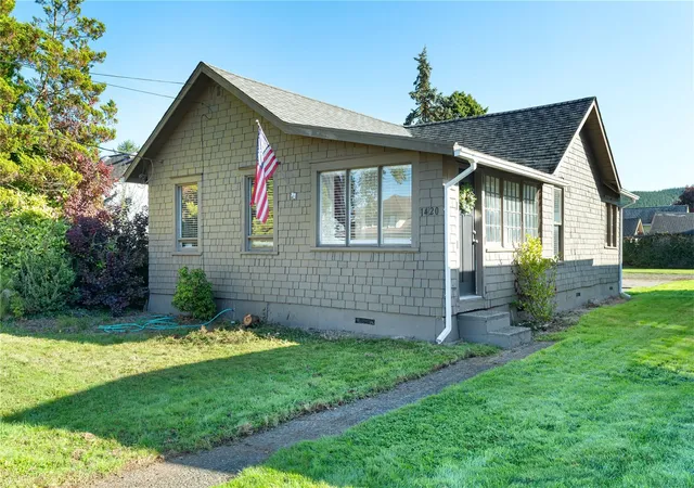 Single family home for sale at 1420 Minor St, Hoquiam, WA 98550 | MLS# NWM2595872