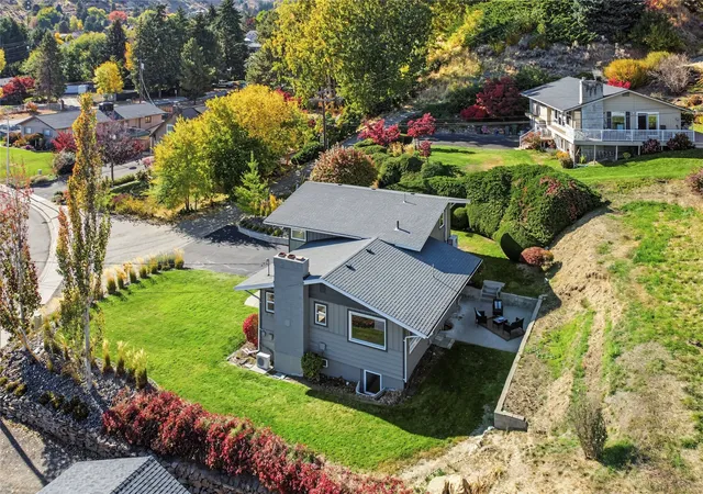 Photo 2 of Single family home for sale at 2322 5th Street, Wenatchee, WA 98801 | MLS# NWM2595881 | Listing updated on 2026-10-29