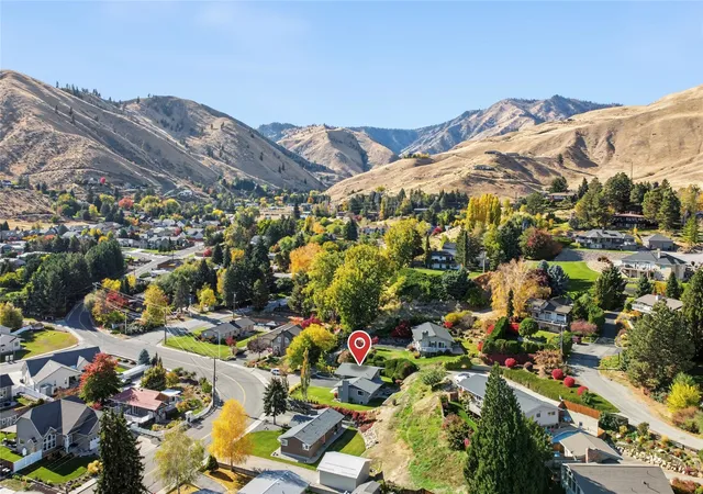 Photo 4 of Single family home for sale at 2322 5th Street, Wenatchee, WA 98801 | MLS# NWM2595881 | Listing updated on 2026-10-29