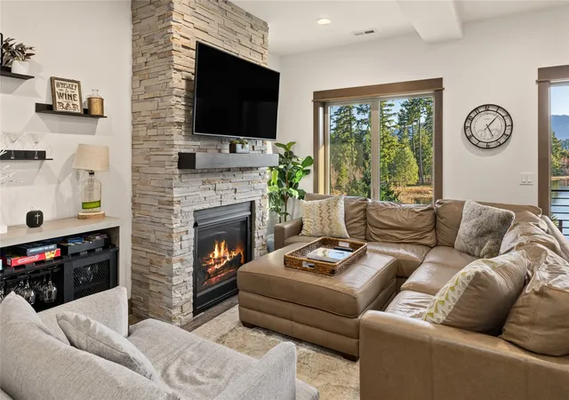 Photo 3 of Townhouse for sale at 100 Wildflower Loop, Cle Elum, WA 98922 | MLS# NWM2595917 | Listing updated on 2026-10-22