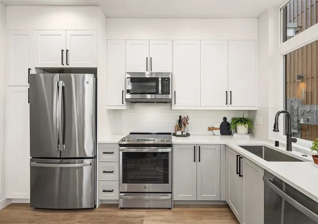 Photo 4 of Sale Pending at 1757 17th Avenue, Seattle, WA 98122 | MLS# NWM2595926 | Listing updated on 2026-10-20