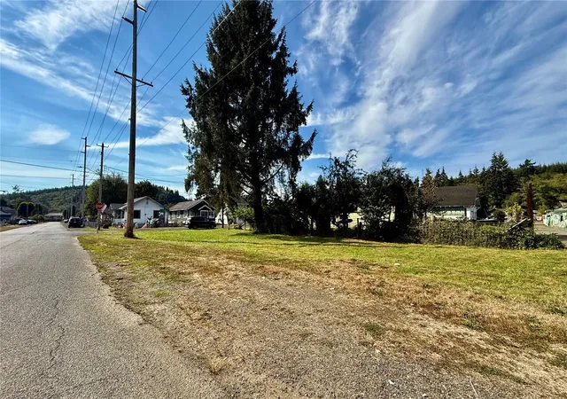 Photo 4 of Land for sale at 711 Queen, Hoquiam, WA 98550 | MLS# NWM2595986 | Listing updated on 2026-10-19