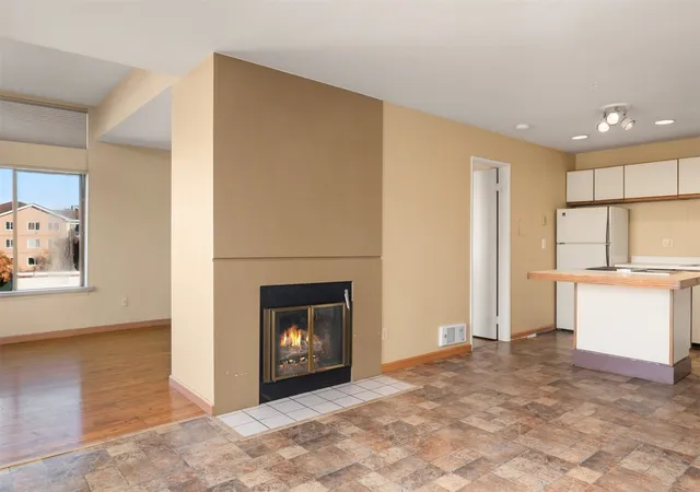 Photo 3 of Condo for sale at 211 Summit Ave E #403, Seattle, WA 98102 | MLS# NWM2595995 | Listing updated on 2026-10-27