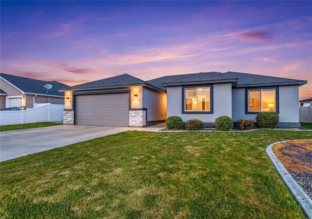 Photo 3 of Single family home for sale at 819 P St Sw, Quincy, WA 98848 | MLS# NWM2595996 | Listing updated on 2026-10-28