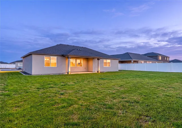 Photo 4 of Single family home for sale at 819 P St SW, Quincy, WA 98848 | MLS# NWM2595996 | Listing updated on 2026-10-28