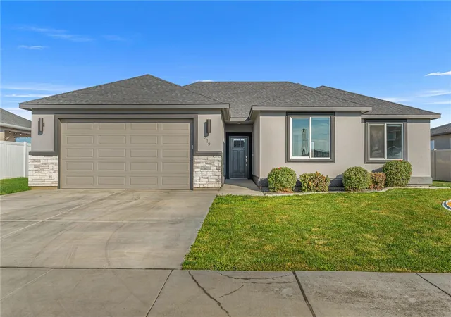 Photo 2 of Single family home for sale at 819 P St Sw, Quincy, WA 98848 | MLS# NWM2595996 | Listing updated on 2026-10-28