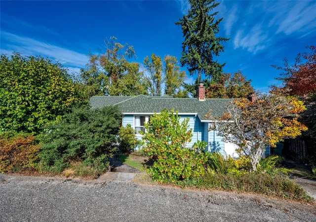 Photo 3 of Sale Pending at 4528 Ne 54th Street, Seattle, WA 98105 | MLS# NWM2596005 | Listing updated on 2026-10-23