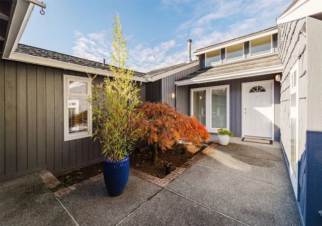 Photo 2 of Single family home for sale at 6525 Tracyton Blvd NW, Bremerton, WA 98311 | MLS# NWM2596011 | Listing updated on 2026-10-26