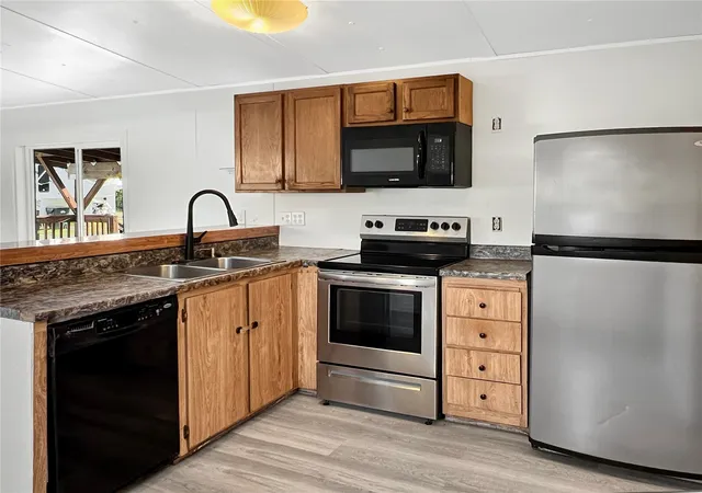Photo 4 of Manufactured home for sale at 10900 Kuhlman Rd SE #44, Olympia, WA 98513 | MLS# NWM2596020 | Listing updated on 2026-10-22