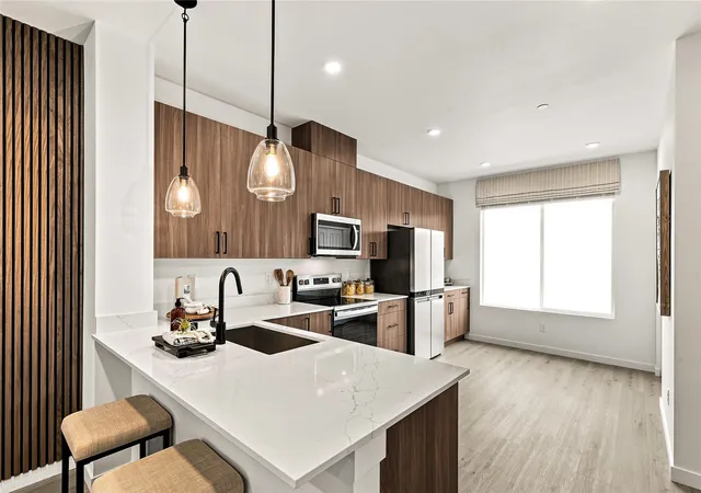 Photo 3 of Townhouse for sale at 16202 Manor Way #G2, Lynnwood, WA 98087 | MLS# NWM2596030 | Listing updated on 2026-10-21
