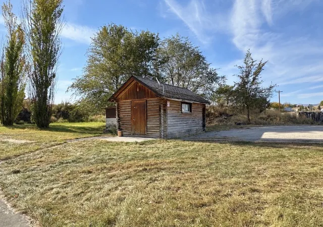 Photo 3 of Sale Pending at 285 Omak River Rd, Omak, WA 98841 | MLS# NWM2596034 | Listing updated on 2026-10-23