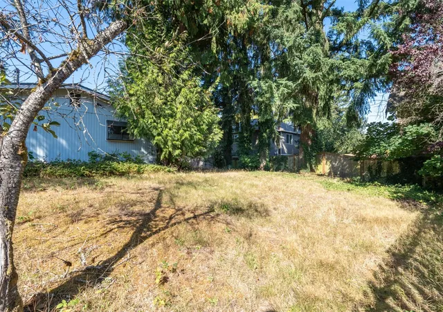 Photo 3 of Single family home for sale at 12420 Ne 87th Street, Kirkland, WA 98033 | MLS# NWM2596044 | Listing updated on 2026-10-23