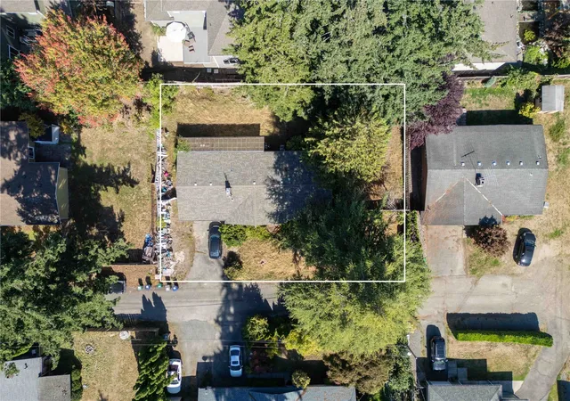 Photo 4 of Single family home for sale at 12420 NE 87th Street, Kirkland, WA 98033 | MLS# NWM2596044 | Listing updated on 2026-10-23