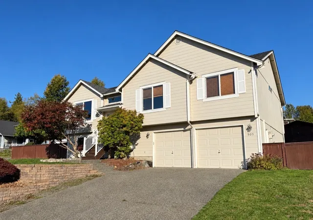 Single family home for sale at 505 Hemlock Ave, Granite Falls, WA 98252 | MLS# NWM2596085