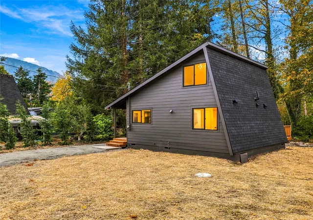 Photo 3 of Single family home for sale at 44123 Fir Rd, Gold Bar, WA 98251 | MLS# NWM2596087 | Listing updated on 2026-10-26