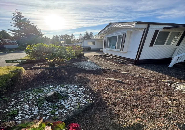 Photo 3 of Manufactured home for sale at 2200 Se 196th Street #34, Bothell, WA 98012 | MLS# NWM2596092 | Listing updated on 2026-10-22