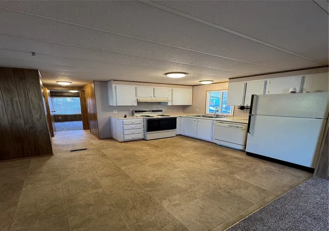Photo 4 of Manufactured home for sale at 2200 SE 196th Street #34, Bothell, WA 98012 | MLS# NWM2596092 | Listing updated on 2026-10-22
