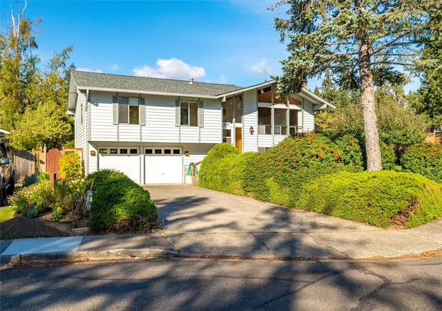 Photo 1 of Sale Pending at 3031 Crest Ct, Bellingham, WA 98226 | MLS# NWM2596102 | Listing updated on 2026-10-25