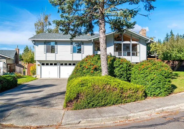 Photo 2 of Sale Pending at 3031 Crest Ct, Bellingham, WA 98226 | MLS# NWM2596102 | Listing updated on 2026-10-25