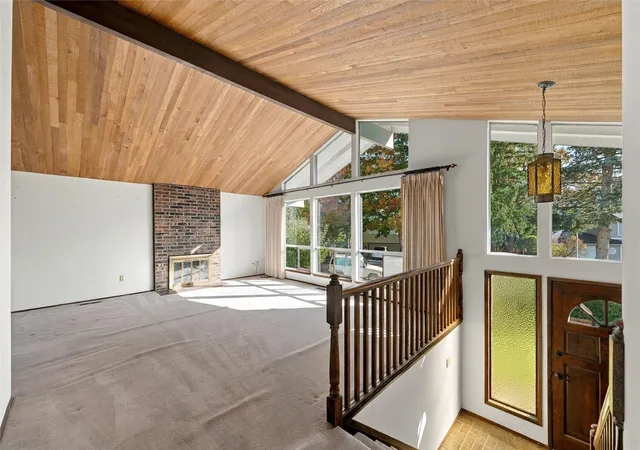 Photo 4 of Sale Pending at 3031 Crest Ct, Bellingham, WA 98226 | MLS# NWM2596102 | Listing updated on 2026-10-25