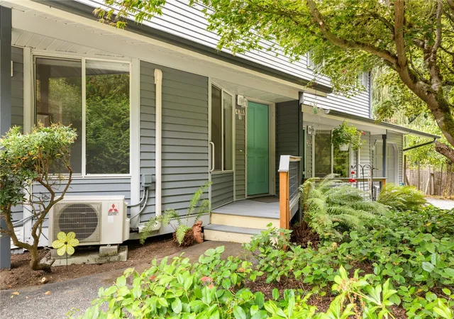 Photo 2 of Sale Pending at 4188 Winns Holw Ln, Clinton, WA 98236 | MLS# NWM2596103 | Listing updated on 2026-10-26