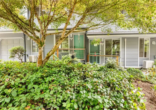 Photo 3 of Sale Pending at 4188 Winns Holw Ln, Clinton, WA 98236 | MLS# NWM2596103 | Listing updated on 2026-10-26