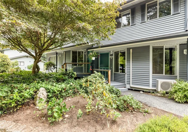 Photo 3 of Sale Pending at 4188 Winns Holw Ln, Clinton, WA 98236 | MLS# NWM2596103 | Listing updated on 2026-10-26