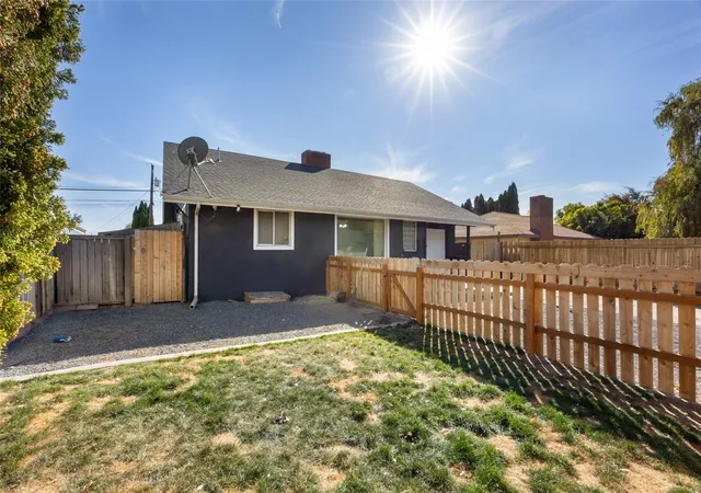 Photo 1 of Single family home for sale at 1218 Sw D St, Ephrata, WA 98823 | MLS# NWM2596110 | Listing updated on 2026-10-20