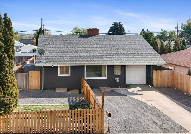 Photo 2 of Single family home for sale at 1218 Sw D St, Ephrata, WA 98823 | MLS# NWM2596110 | Listing updated on 2026-10-20