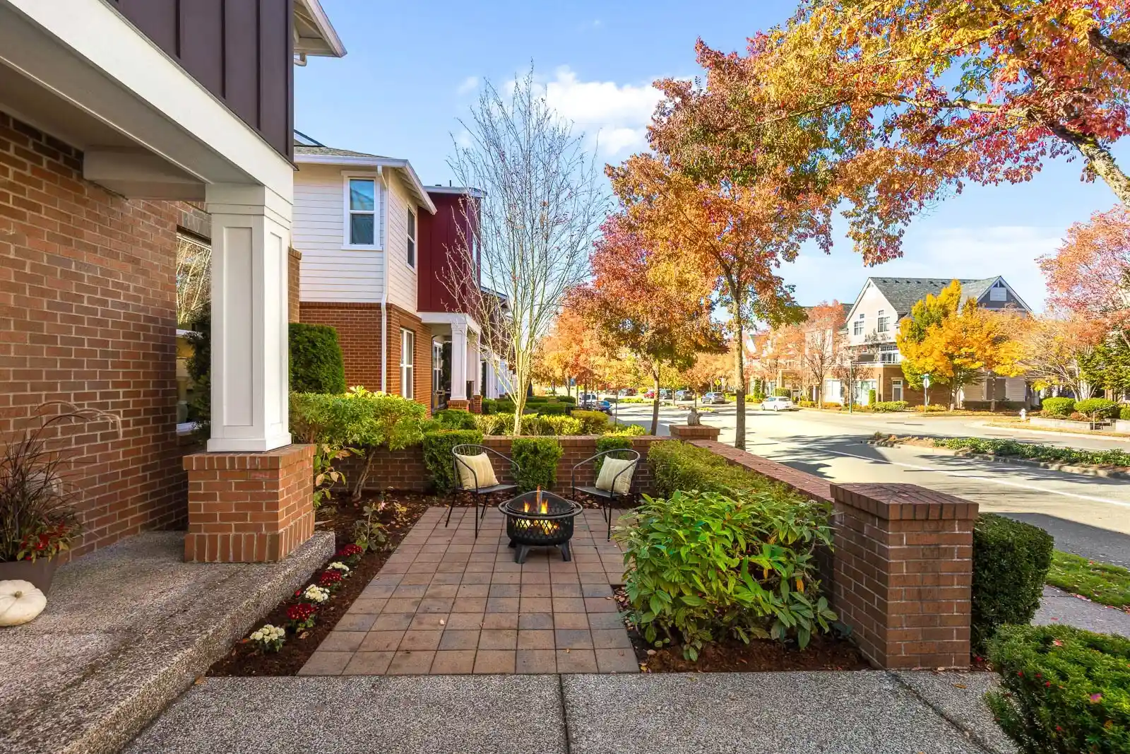 Photo 3 of Townhouse for sale at 1435 Ne Park Dr, Issaquah, WA 98029 | MLS# NWM2596111 | Listing updated on 2026-10-24