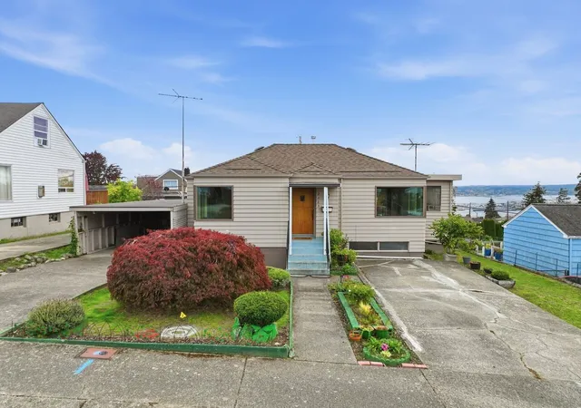 Photo 2 of Single family home for sale at 2323 Terrace St, Bremerton, WA 98310 | MLS# NWM2596112 | Listing updated on 2026-10-26