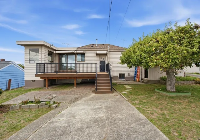 Photo 3 of Single family home for sale at 2323 Terrace St, Bremerton, WA 98310 | MLS# NWM2596112 | Listing updated on 2026-10-26
