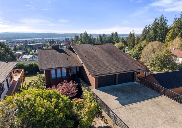 Photo 2 of Single family home for sale at 405 2nd Avenue, Aberdeen, WA 98520 | MLS# NWM2596140 | Listing updated on 2026-10-21