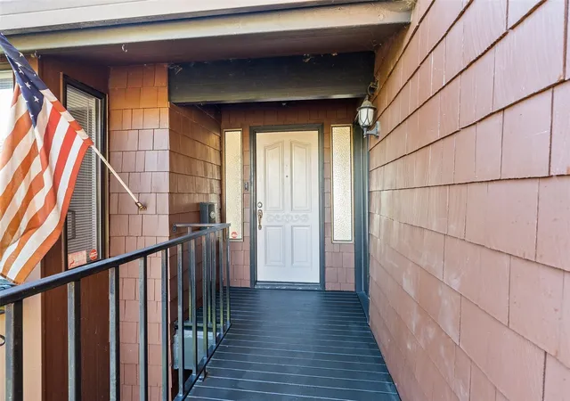 Photo 4 of Single family home for sale at 405 2nd Avenue, Aberdeen, WA 98520 | MLS# NWM2596140 | Listing updated on 2026-10-21
