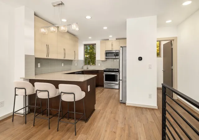 Photo 2 of Townhouse for sale at 508 N 105th Street, Seattle, WA 98133 | MLS# NWM2596148 | Listing updated on 2026-10-22