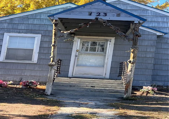 Photo 1 of Single family home for sale at 123 N Birch St, Omak, WA 98841 | MLS# NWM2596197 | Listing updated on 2026-10-22