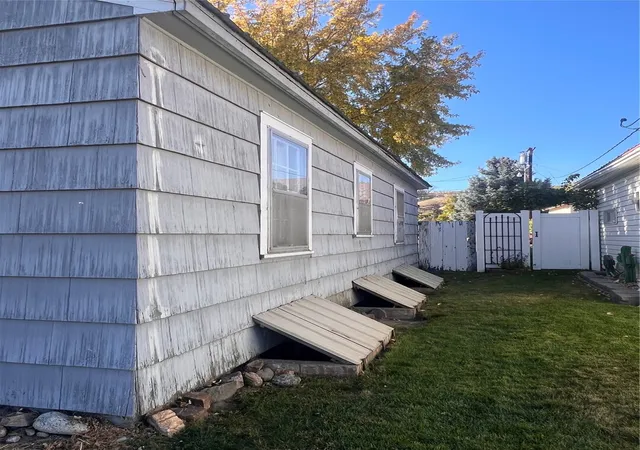 Photo 2 of Single family home for sale at 123 N Birch St, Omak, WA 98841 | MLS# NWM2596197 | Listing updated on 2026-10-22