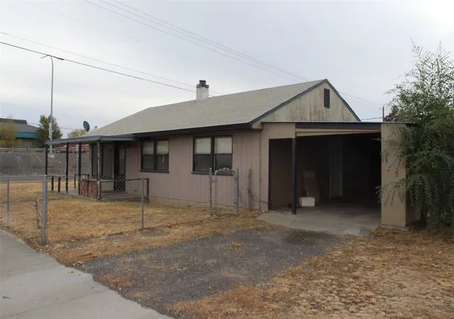 Single family home for sale at 1237 E Terrace Ave, Moses Lake, WA 98837 | MLS# NWM2596238