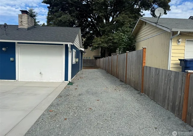 Photo 3 of Single family home for sale at 14616 Ash Way, Lynnwood, WA 98087 | MLS# NWM2596249 | Listing updated on 2026-10-21