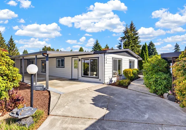 Photo 1 of Manufactured home for sale at 201 Union Ave Se #195, Renton, WA 98059 | MLS# NWM2596250 | Listing updated on 2026-10-22