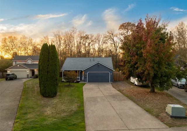 Photo 1 of Single family home for sale at 320 NW 25th Place, Battle Ground, WA 98604 | MLS# NWM2596282 | Listing updated on 2026-10-21